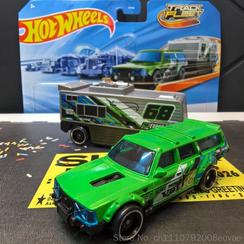 Mattel Collectible & Vintage Dolls - نموذج سيارة فولفو 240 الأصلي من